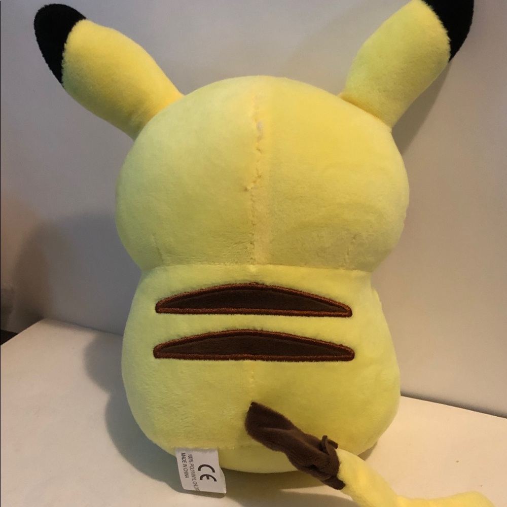 Pikachu plush - Picture 2 of 2